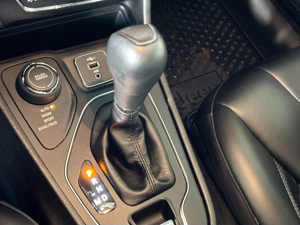 Used 2019 Jeep Cherokee Latitude Plus w/ Cold Weather Group image 17