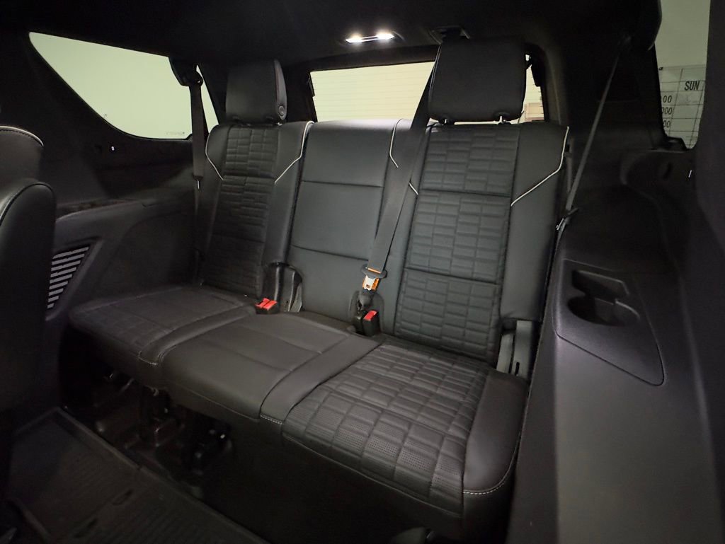 Used 2022 Cadillac Escalade Sport Platinum w/ LPO, ONYX Package image 17