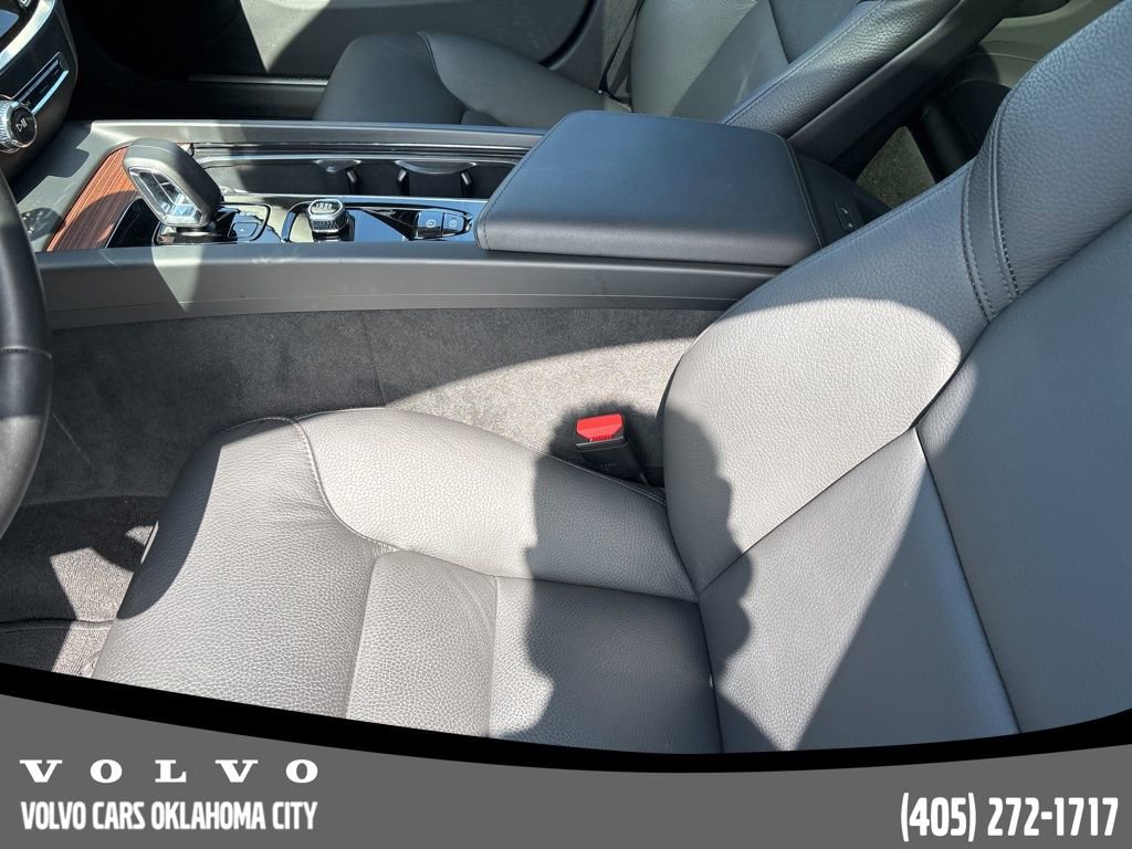 Used 2025 Volvo V60 B5 Cross Country Plus image 9