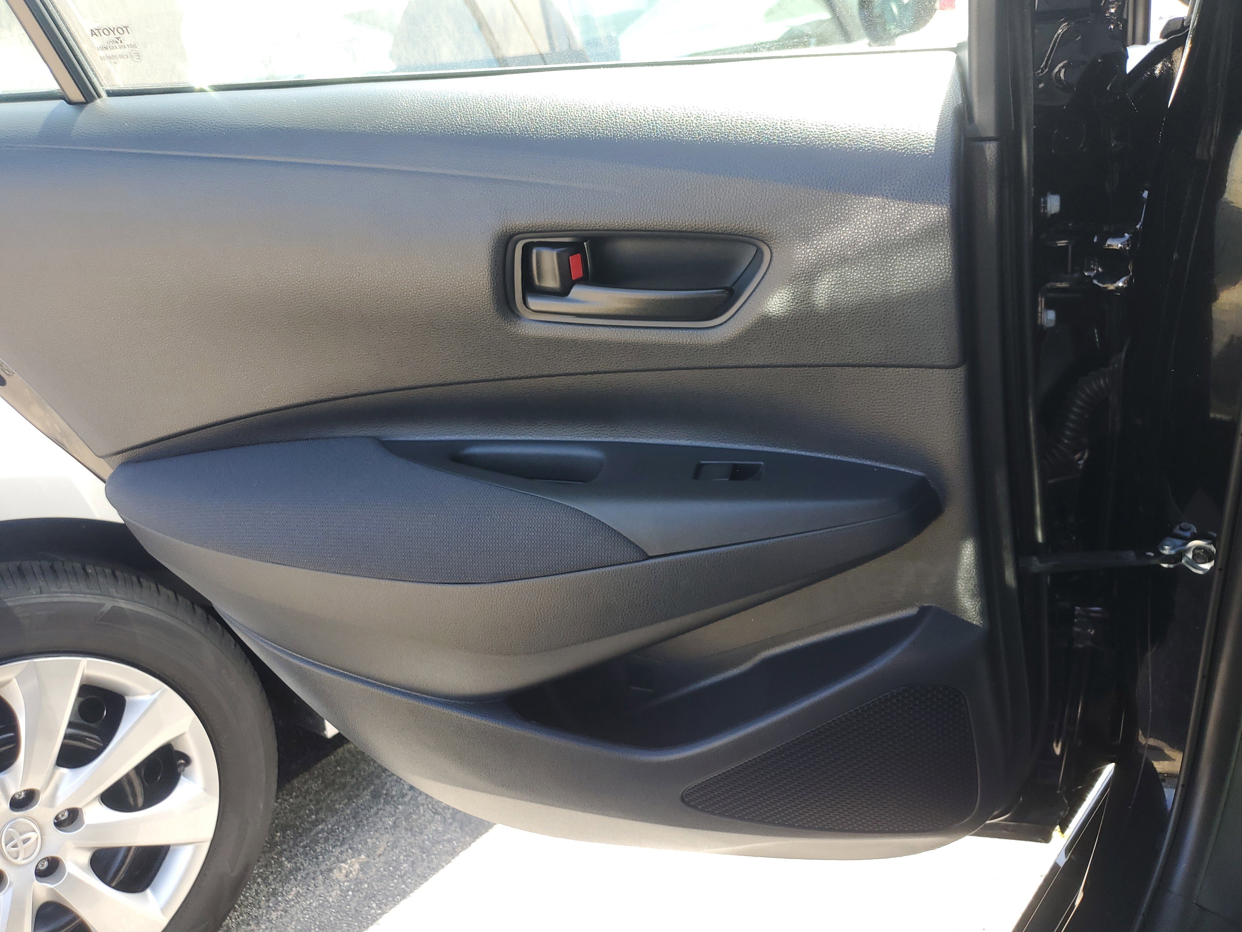 Used 2025 Toyota Corolla LE image 13