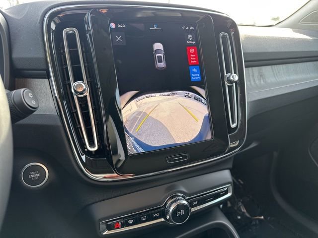 Certified 2025 Volvo XC40 B5 Core image 21