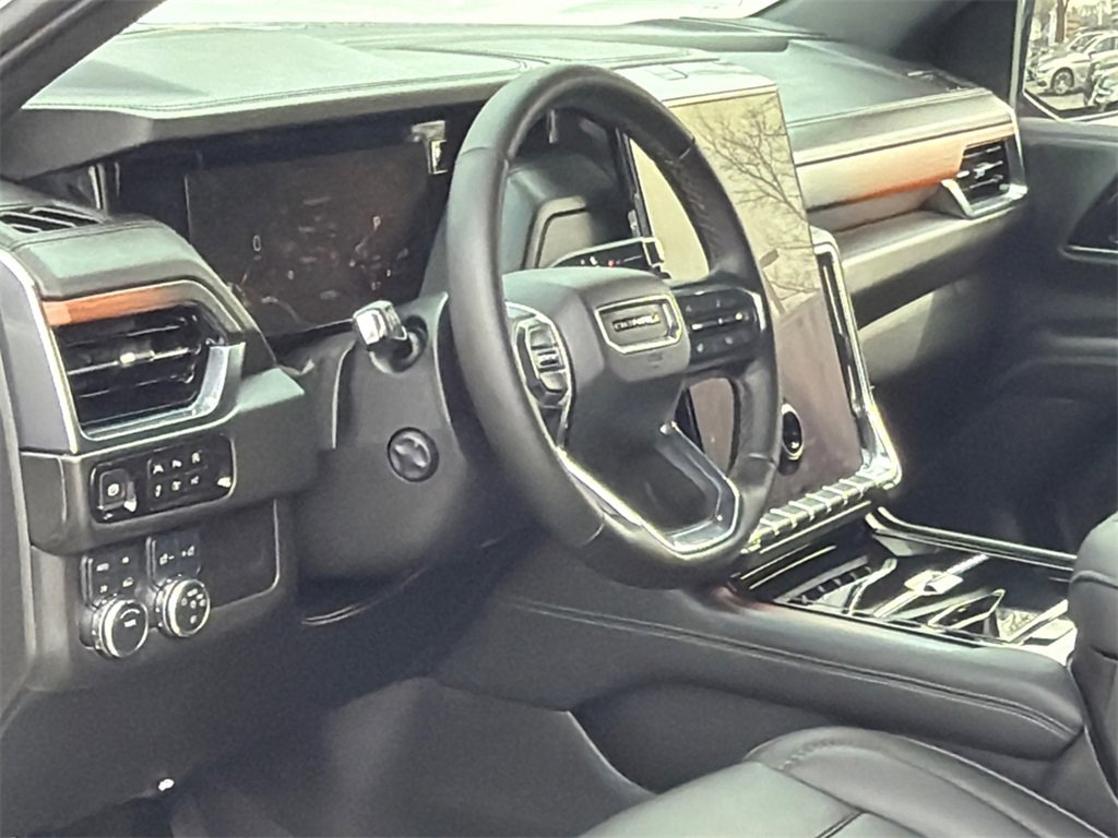 Used 2025 GMC Yukon Denali w/ Denali Reserve Package image 18