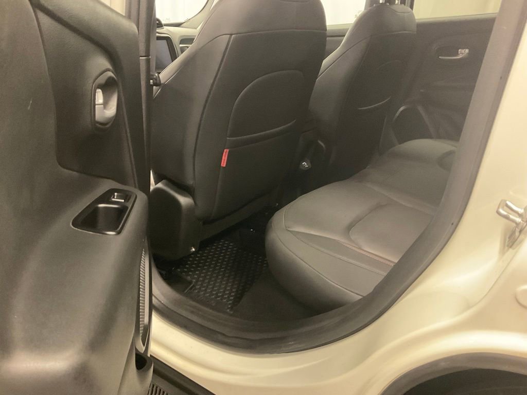 Used 2023 Jeep Renegade Trailhawk w/ Trailhawk Elite Group AWD/4WD image 27