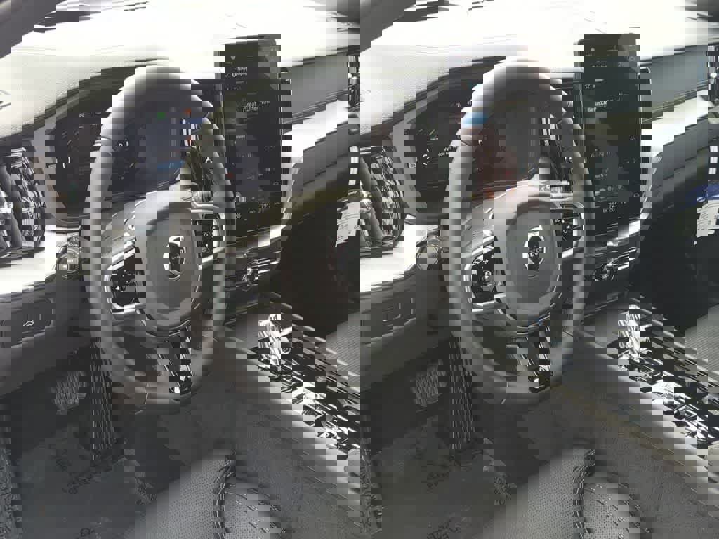 Used 2026 Volvo XC60 B5 Ultra w/ Protection Package Premier image 2