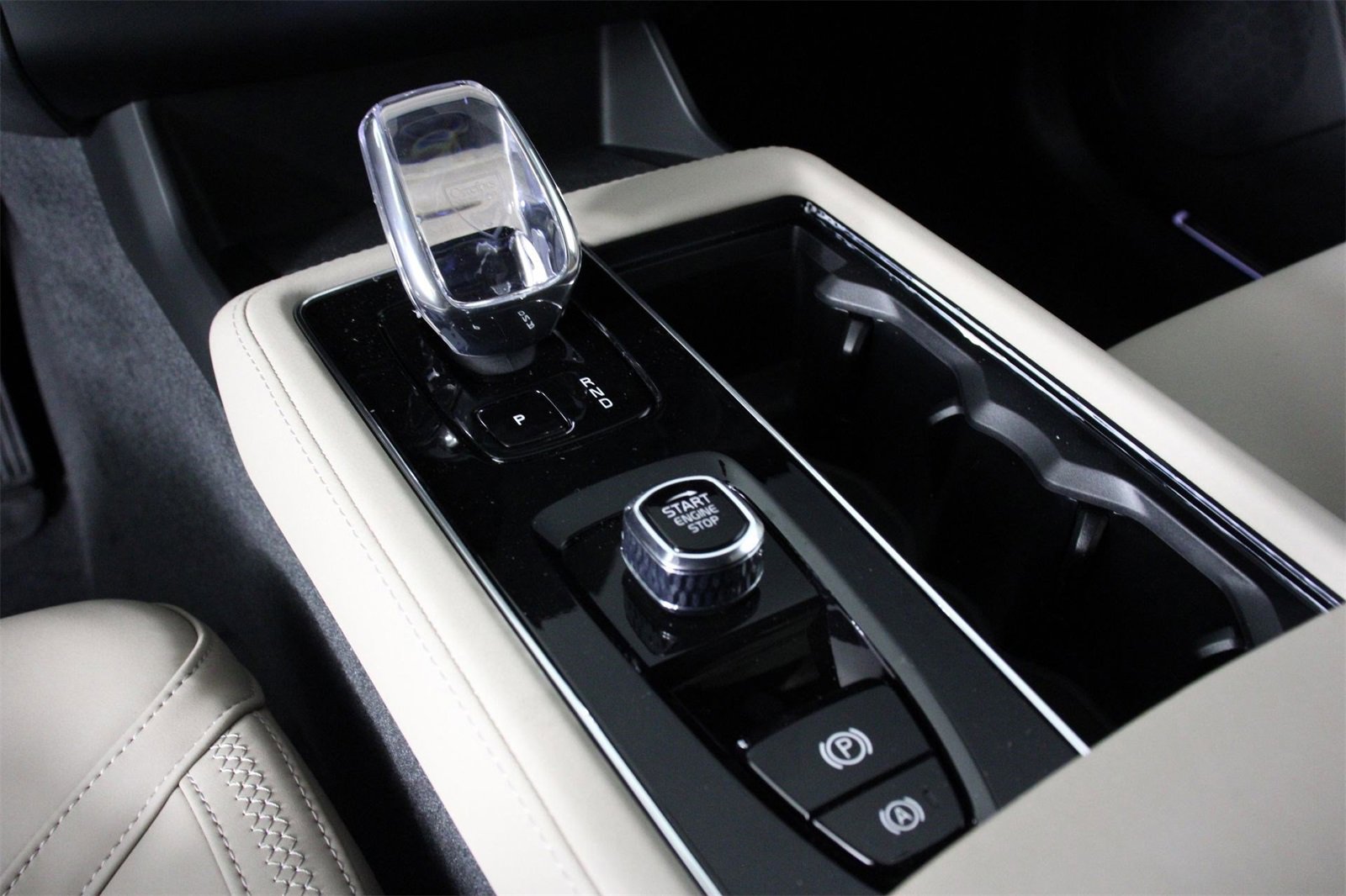 New 2026 Volvo XC90 B6 Plus w/ Protection Package Premier image 7