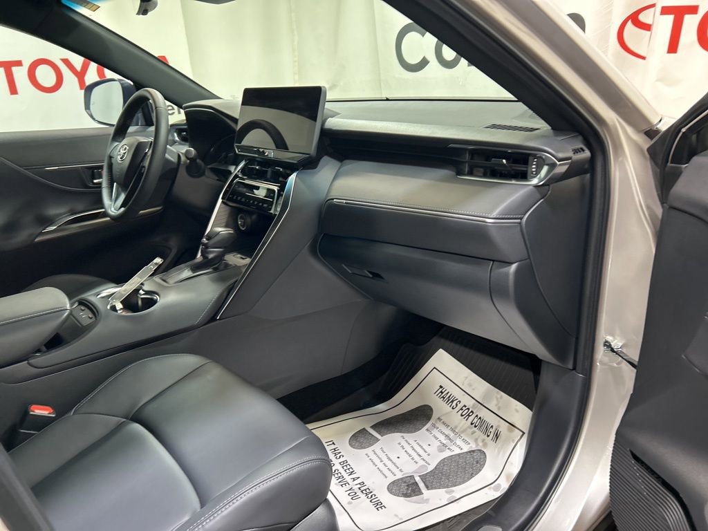 Used 2024 Toyota Venza LE image 12