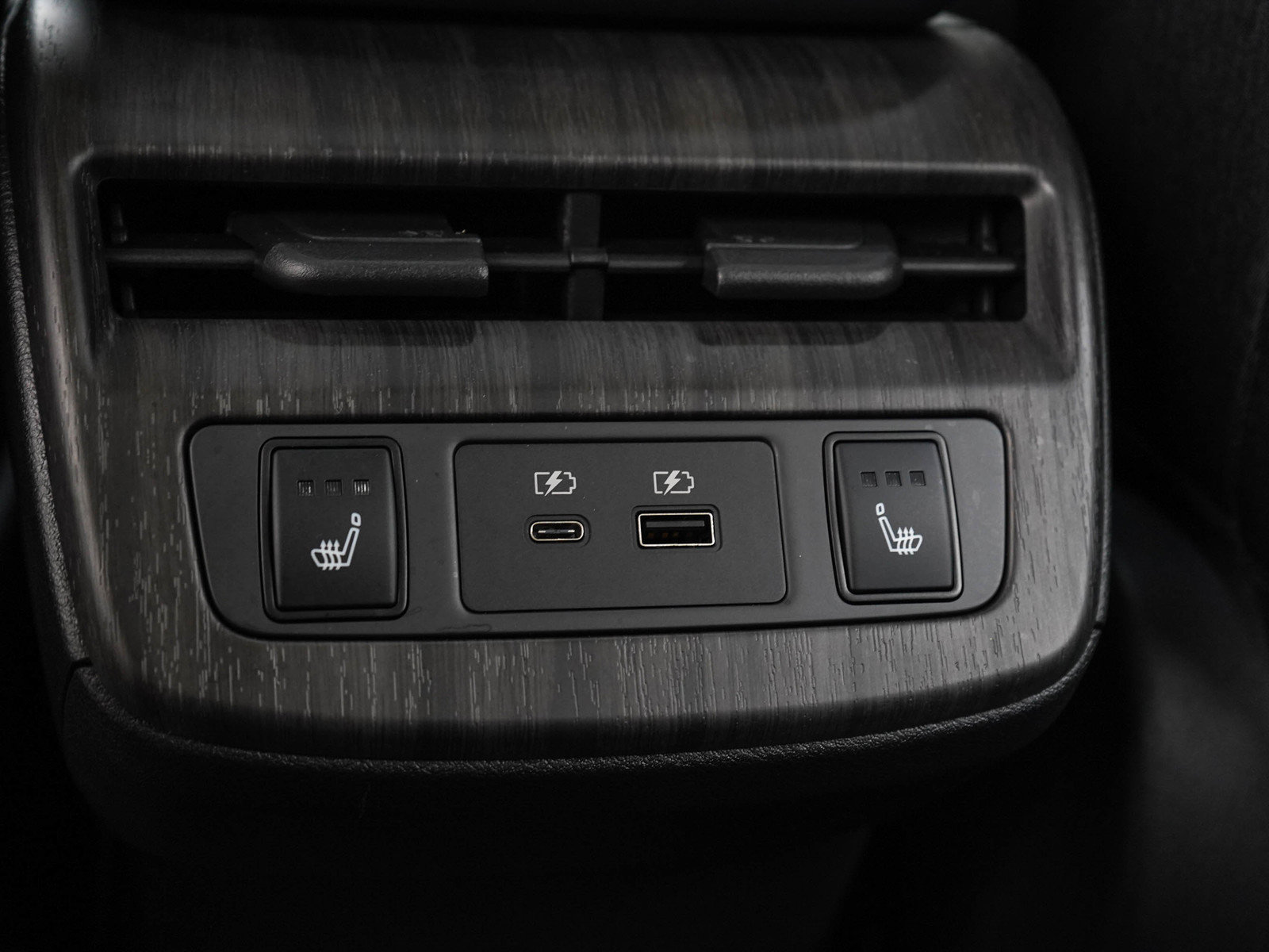 Used 2024 Nissan Ariya AWD image 16
