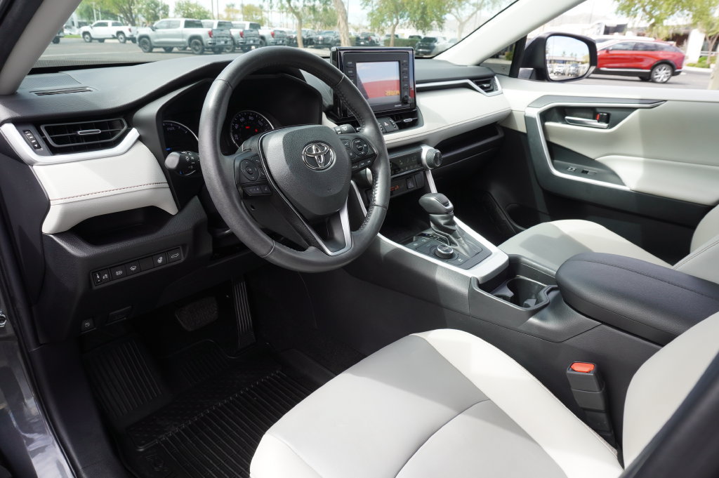 Used 2021 Toyota RAV4 XLE Premium AWD/4WD image 18