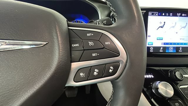 Used 2024 Chrysler Pacifica Touring-L FWD image 16