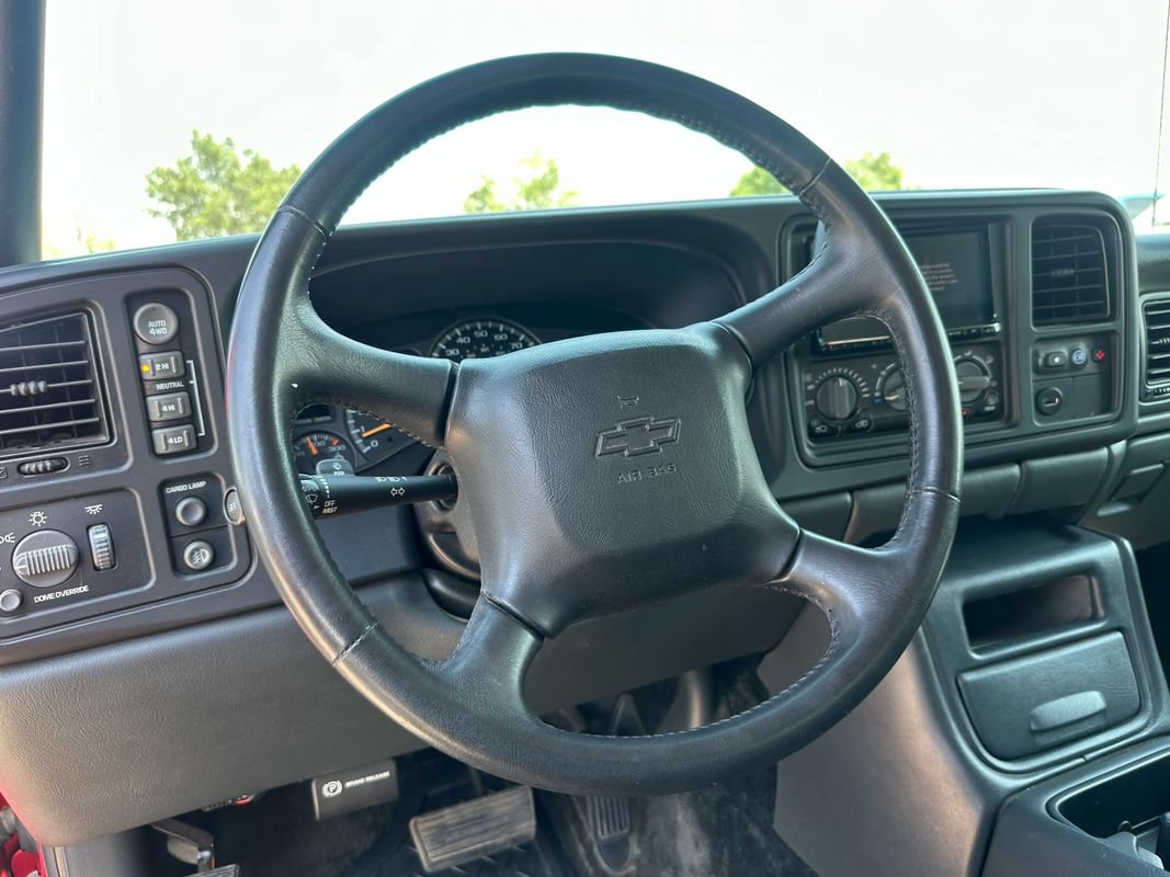 Used 2002 Chevrolet Avalanche 2500 w/ Convenience Pkg AWD/4WD image 38