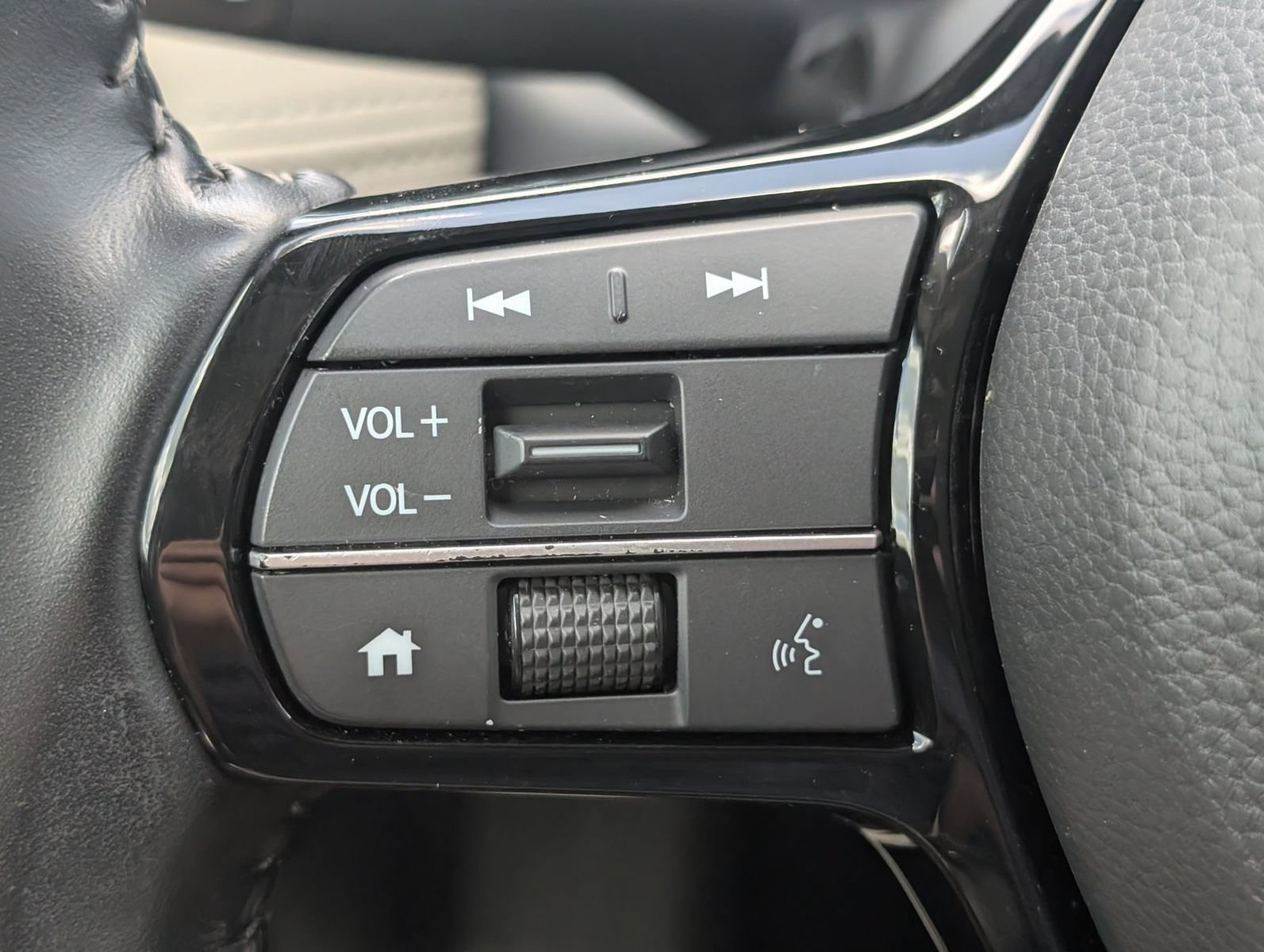 Used 2025 Honda HR-V EX-L image 14