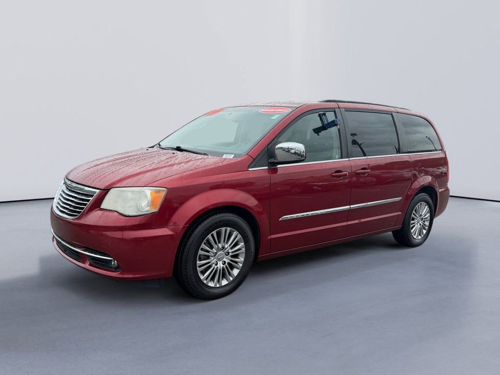 Used 2013 Chrysler Town & Country Touring-L FWD image 7