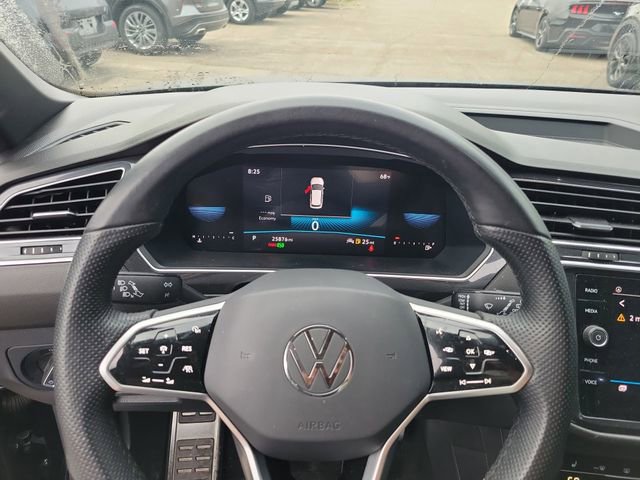 Used 2023 Volkswagen Tiguan SE R-Line image 18