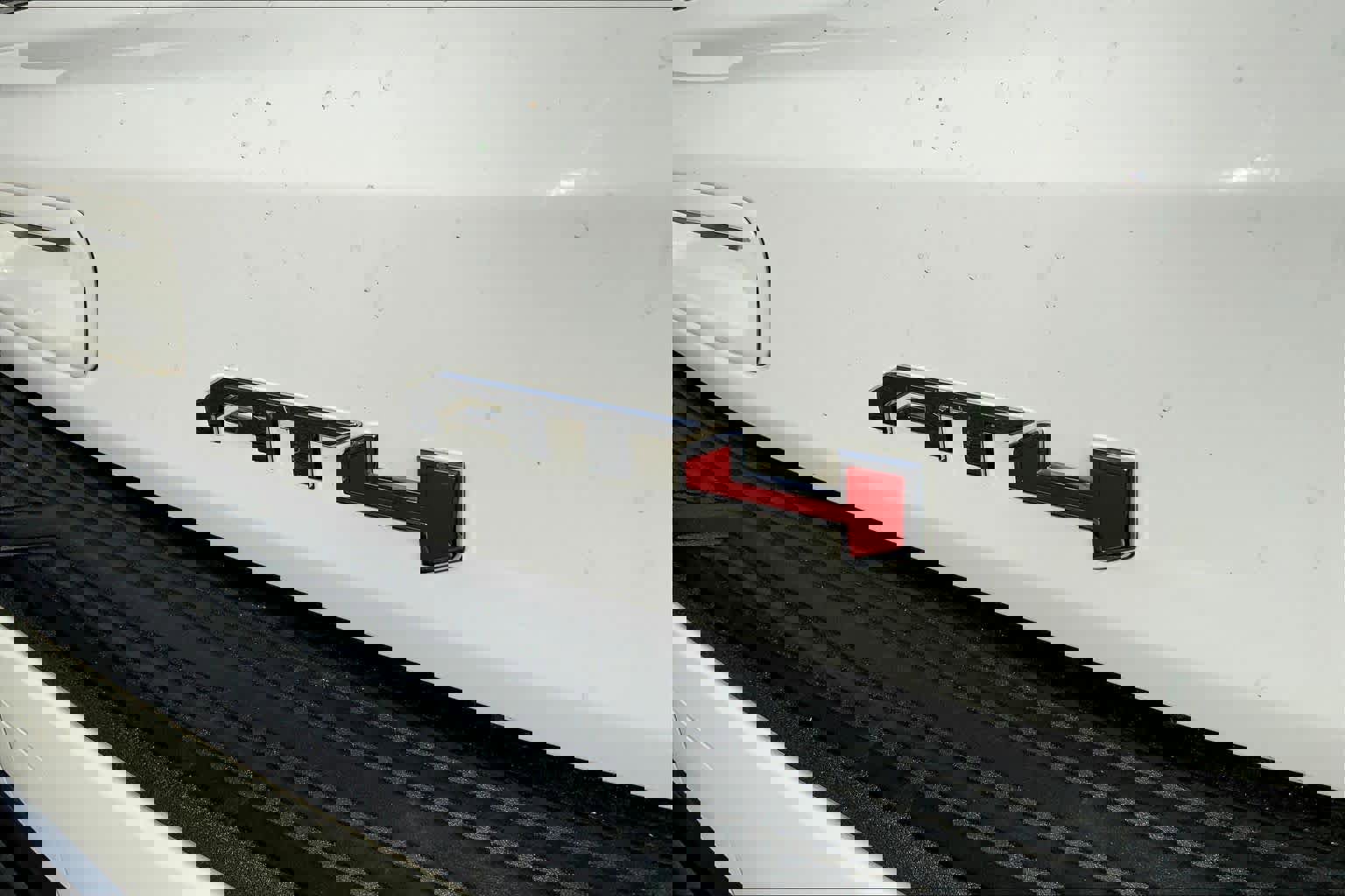 Used 2024 GMC Yukon AT4 w/ AT4 Premium Package image 9