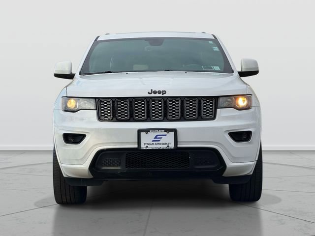 Used 2017 Jeep Grand Cherokee Altitude AWD/4WD image 2