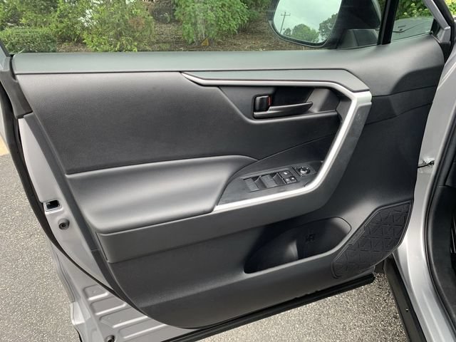 Used 2024 Toyota RAV4 LE AWD/4WD image 17