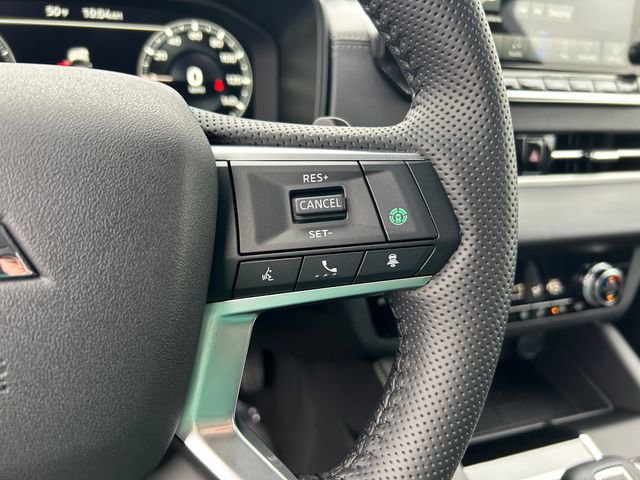 Used 2025 Mitsubishi Outlander SE AWD/4WD image 21