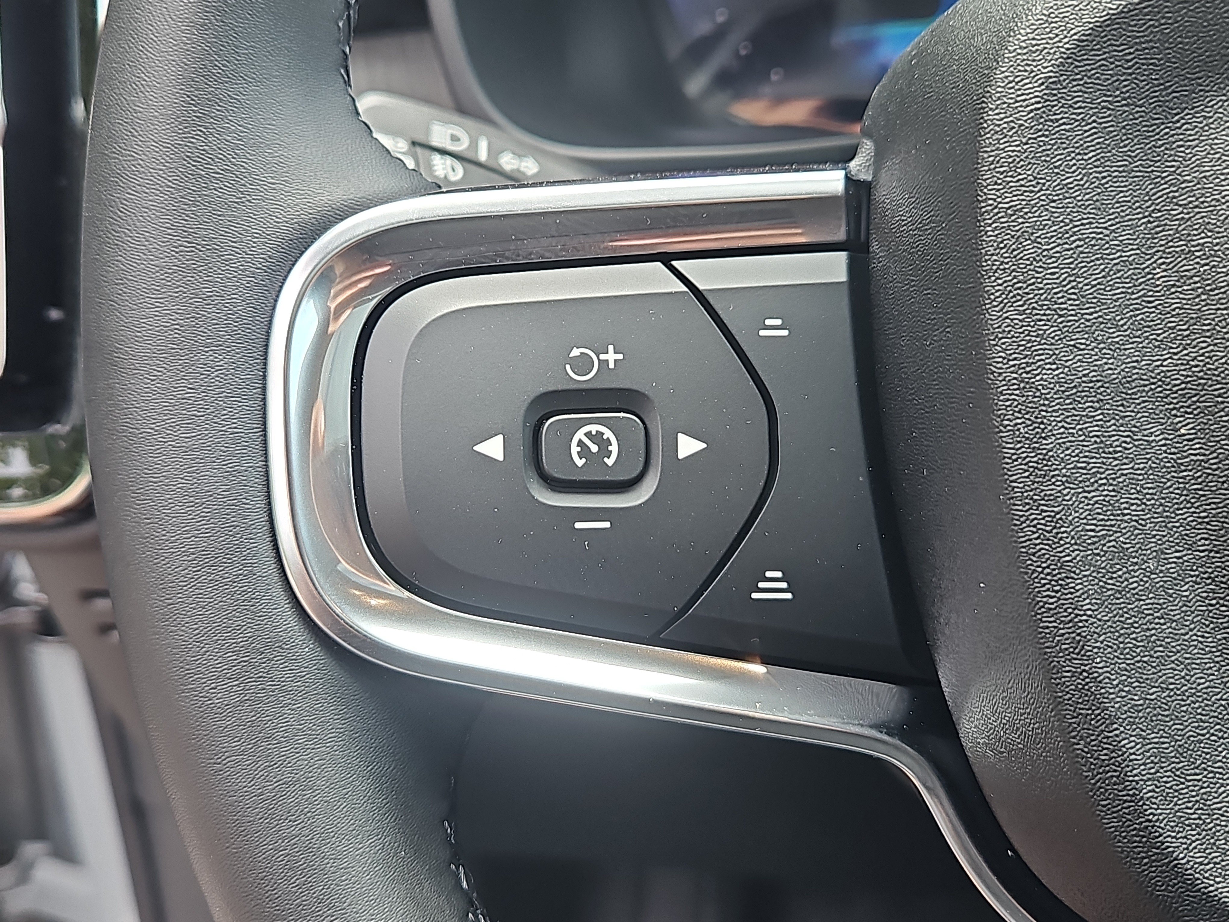 New 2026 Volvo XC40 B5 Plus w/ Protection Package Premier AWD/4WD image 16