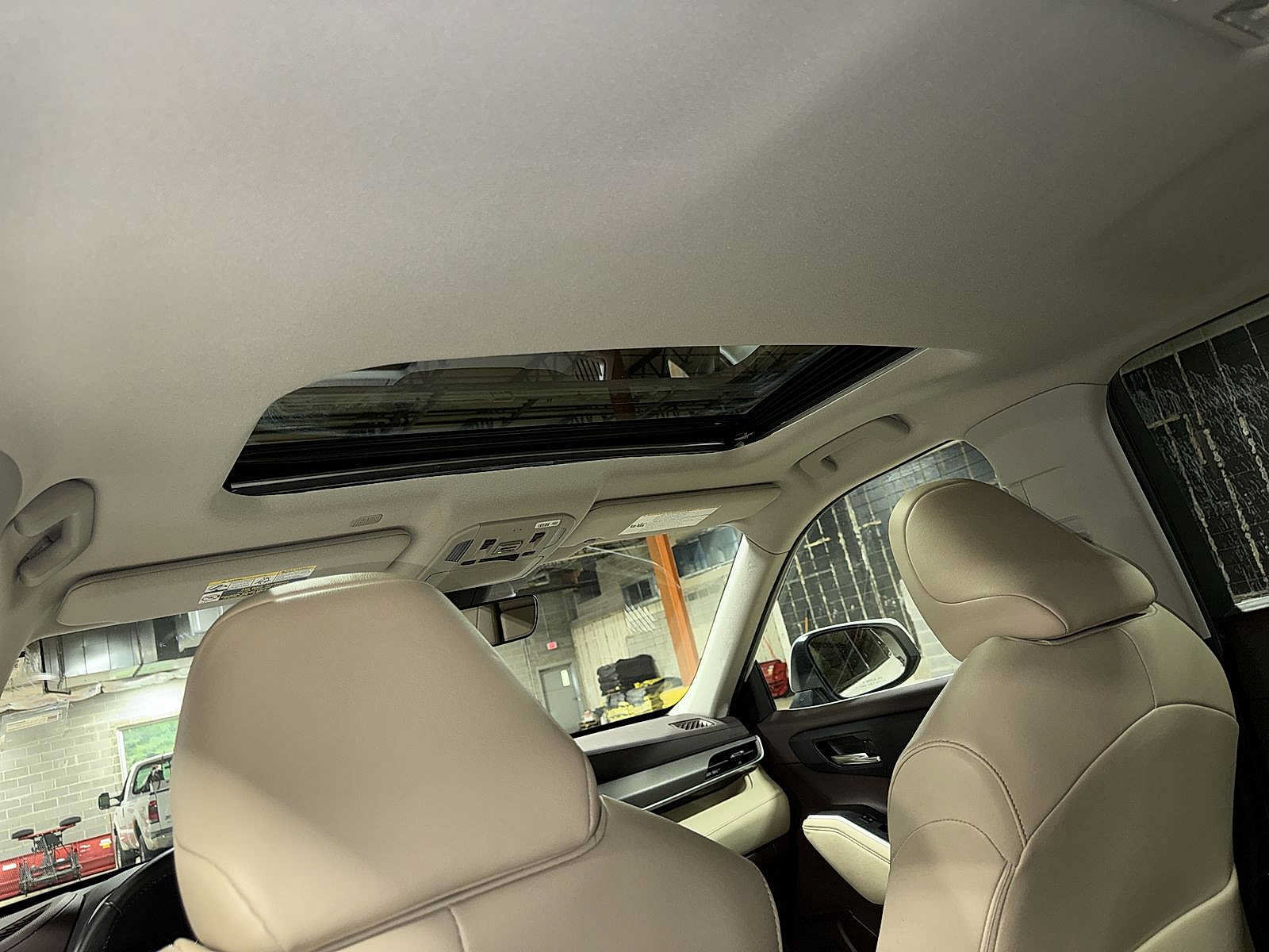 Used 2022 Toyota Highlander XLE AWD/4WD image 25