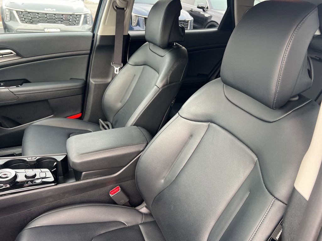 Certified 2023 Kia Sportage EX image 5