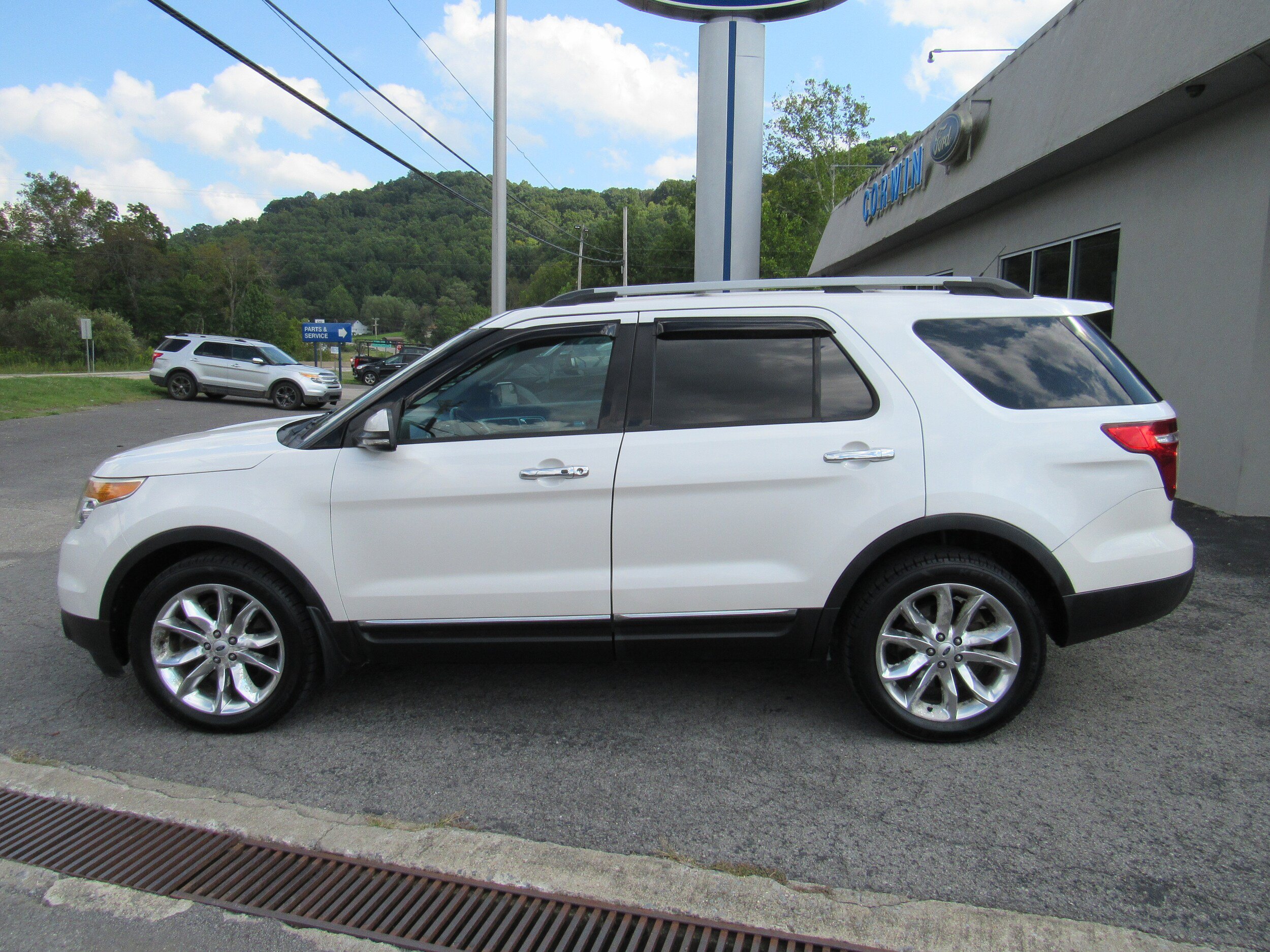 Used 2015 Ford Explorer Limited w/ Equipment Group 301A AWD/4WD image 8