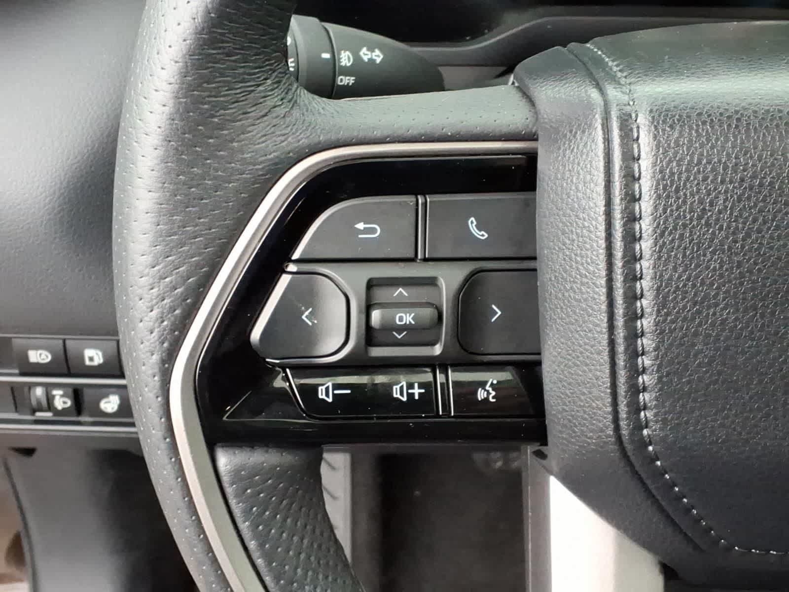 Used 2023 Toyota Sequoia Limited w/ Tow Technology Package AWD/4WD image 18