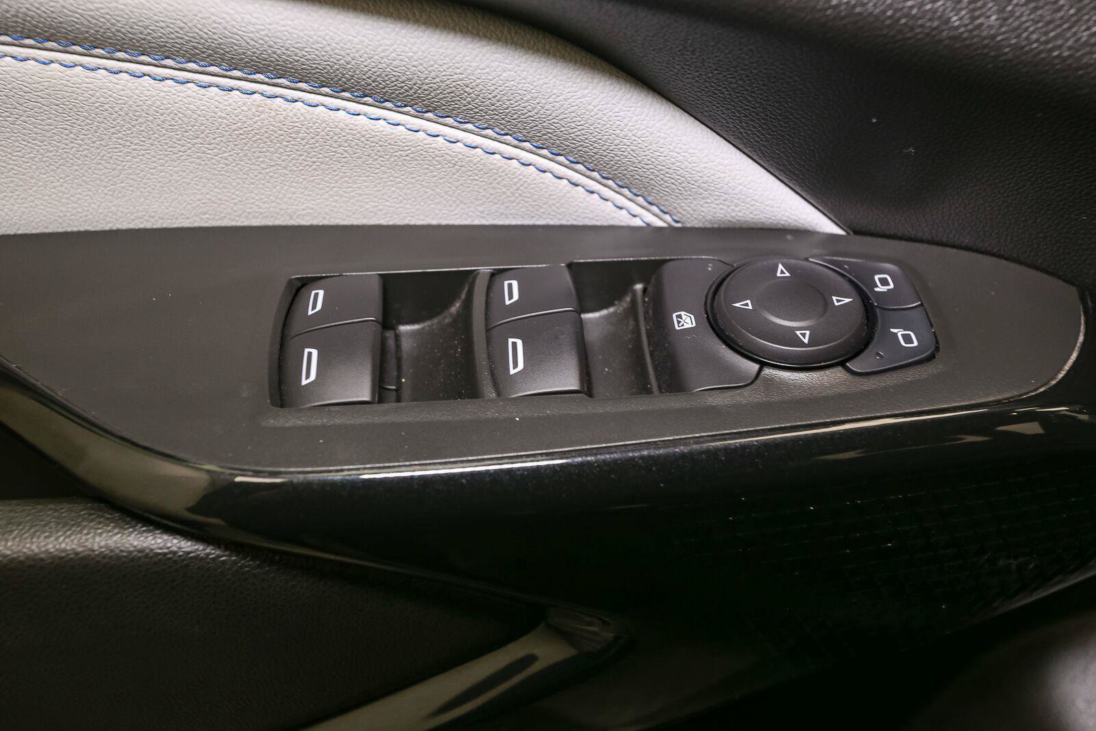 Used 2025 Chevrolet Trax LT FWD image 38