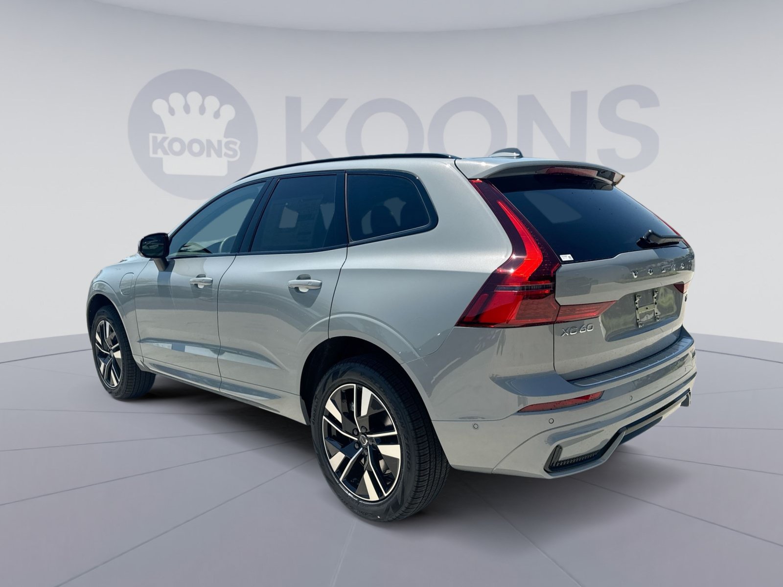 New 2026 Volvo XC60 T8 Plus w/ Protection Package Premier AWD/4WD image 4