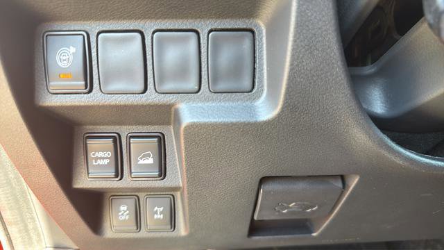 Used 2025 Nissan Frontier PRO-4X image 24