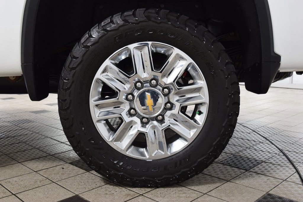 Used 2024 Chevrolet Silverado 3500 High Country w/ Technology Package AWD/4WD image 29