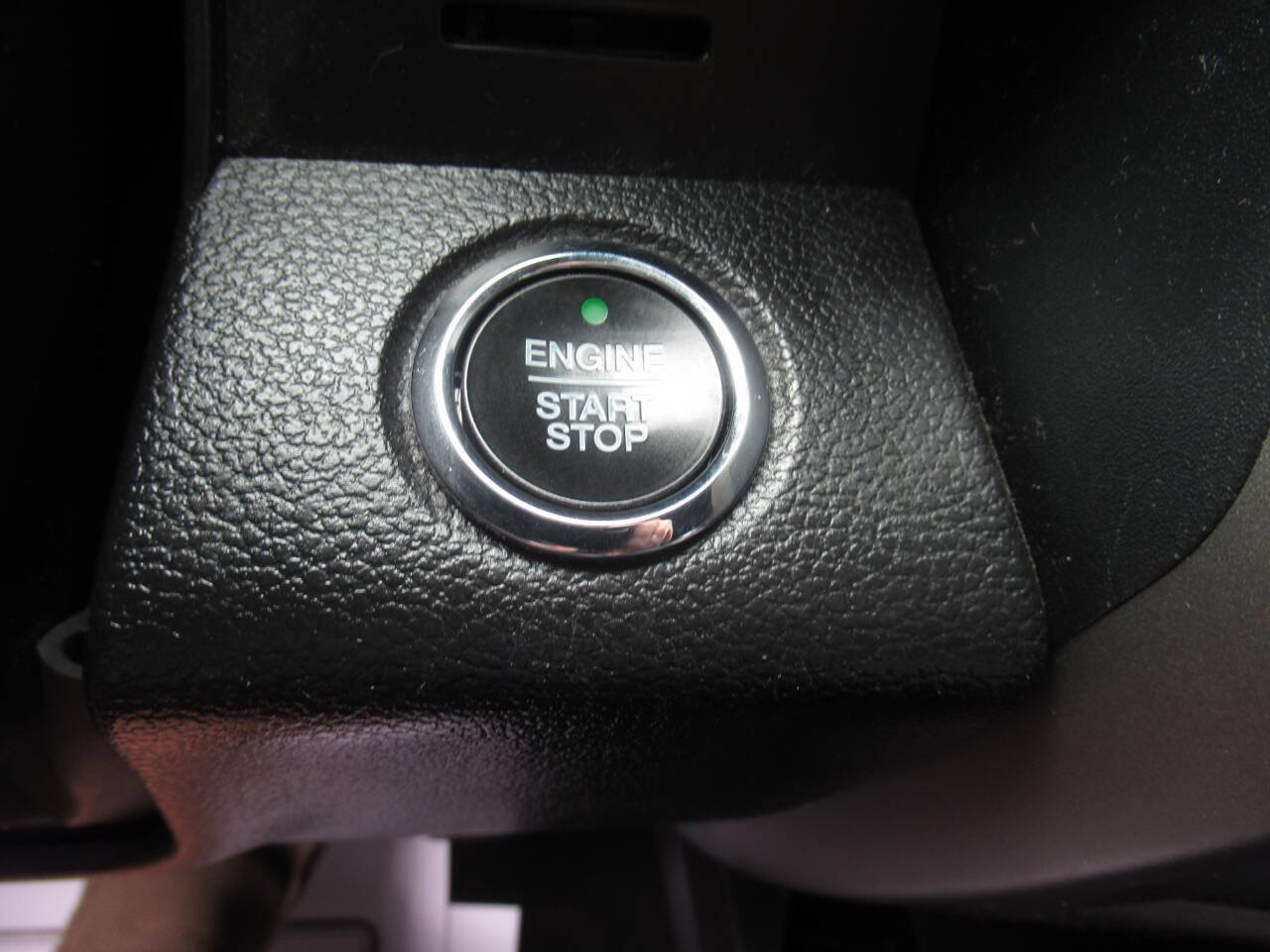 Used 2019 Ford Expedition XLT w/ Equipment Group 202A AWD/4WD image 32