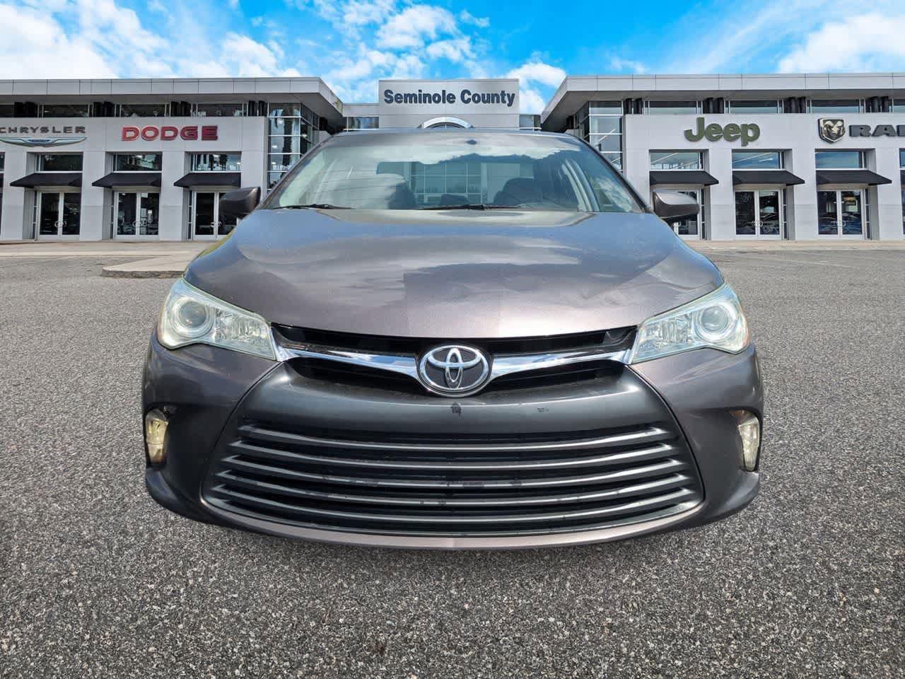 Used 2017 Toyota Camry XLE FWD image 3