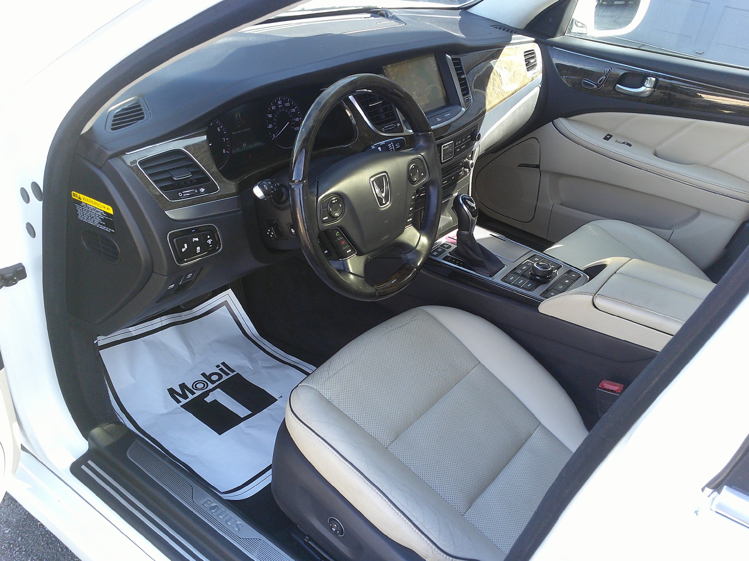 Used 2014 Hyundai Equus Signature RWD image 19