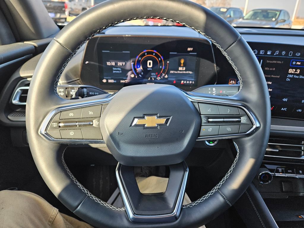 Used 2025 Chevrolet Traverse LT w/ Sun and Wheel Package image 12