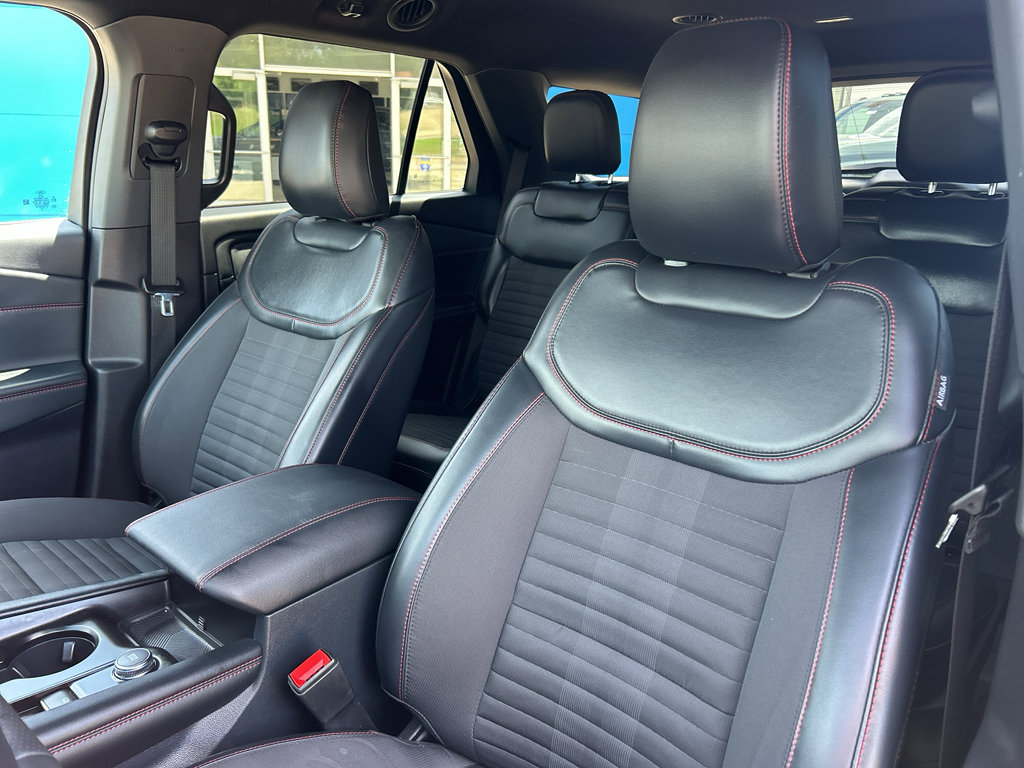 Used 2025 Ford Explorer ST-Line w/ ST-Line Street Pack AWD/4WD image 26