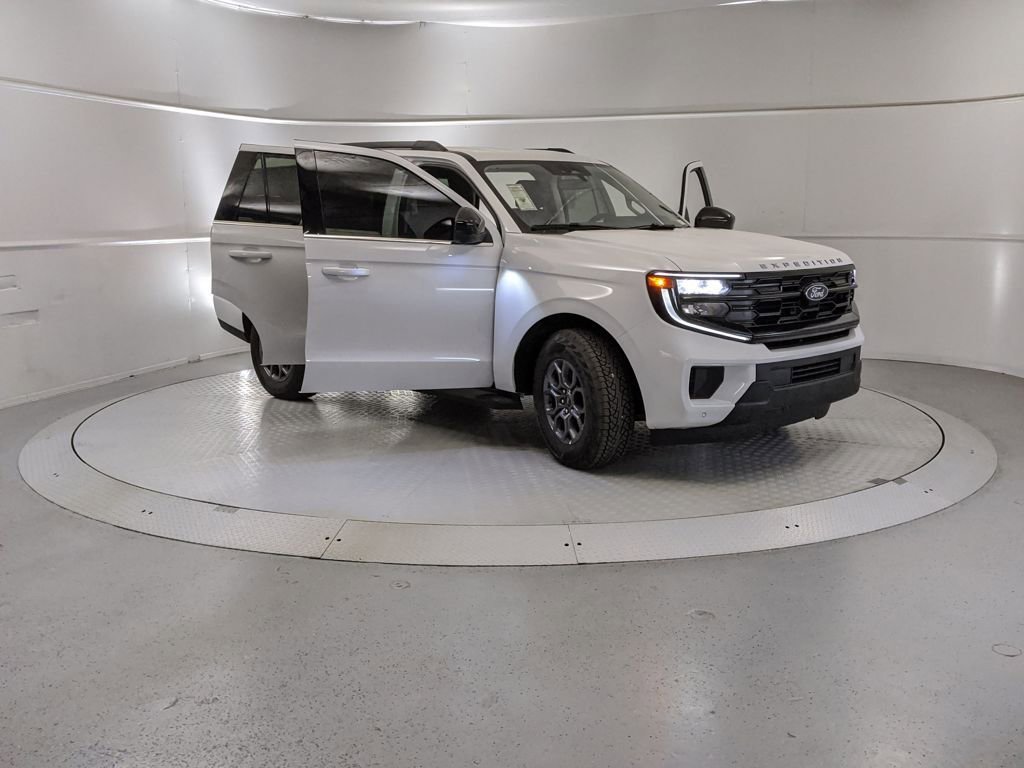 New 2025 Ford Expedition Active image 7