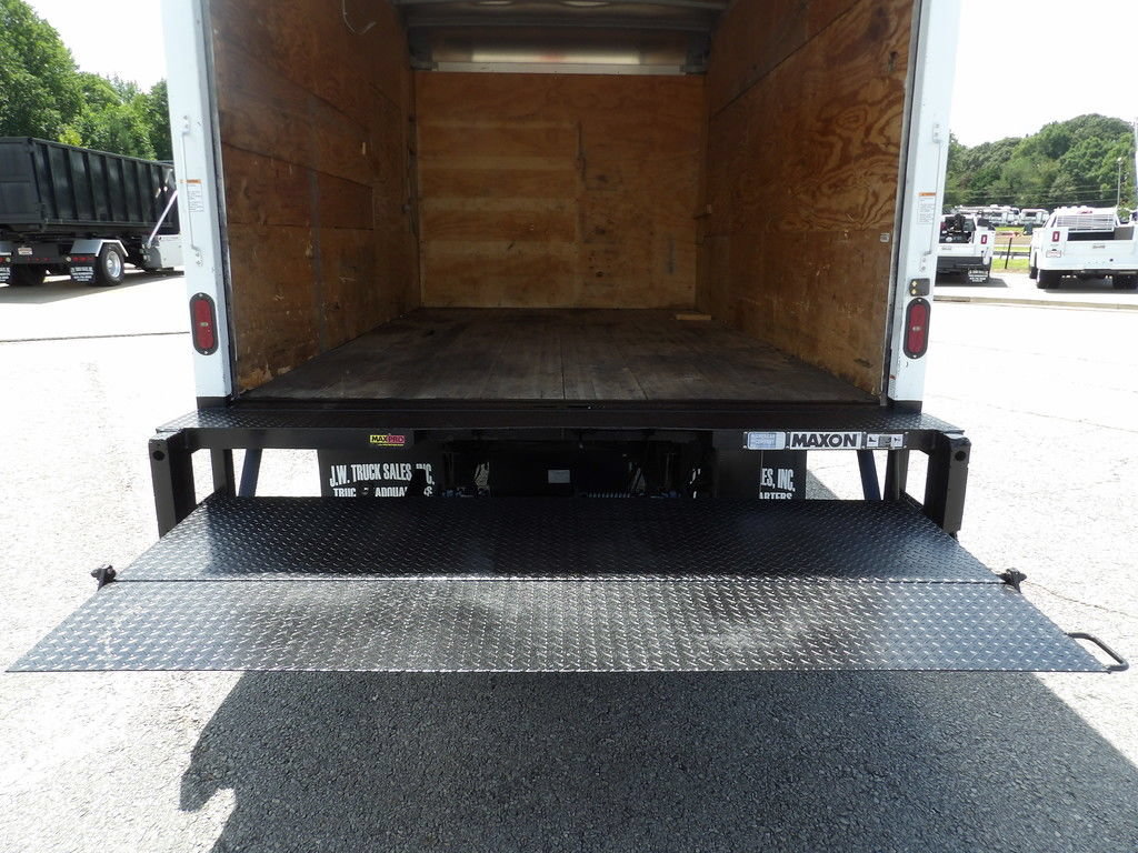 Used 2019 Isuzu NPR RWD image 42