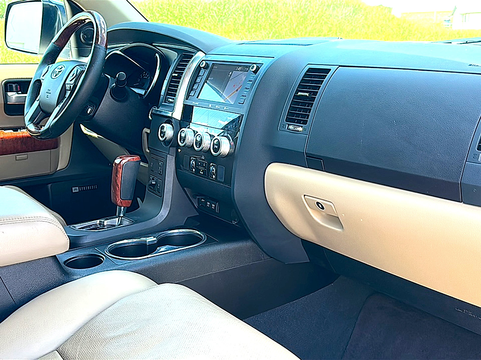 Used 2020 Toyota Sequoia Platinum RWD image 28
