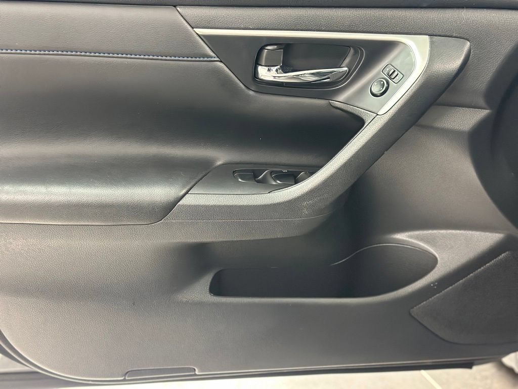 Used 2018 Nissan Altima 2.5 SR FWD image 14
