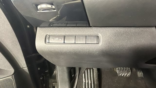 Used 2025 Nissan Pathfinder S AWD/4WD image 19