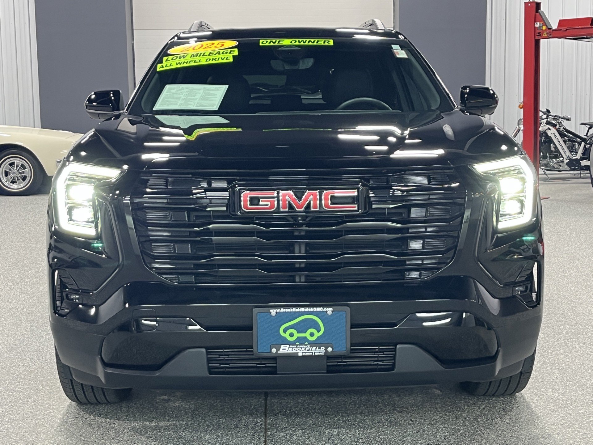 Certified 2025 GMC Terrain Elevation w/ Elevation Premium Package AWD/4WD image 8
