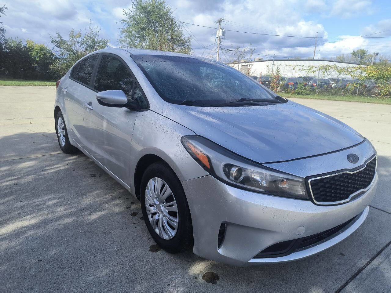 Used 2017 Kia Forte LX image 2