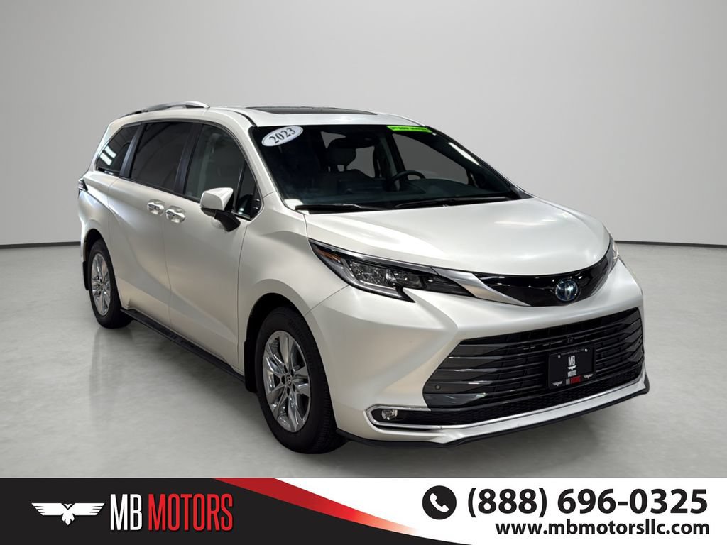 Used 2023 Toyota Sienna Limited AWD/4WD image 4