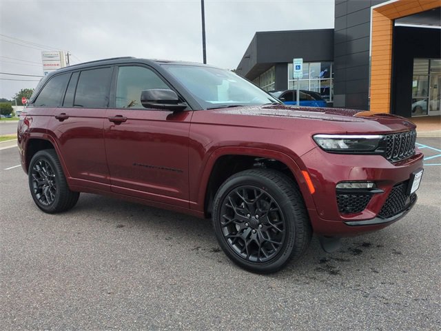 New 2025 Jeep Grand Cherokee Summit image 2