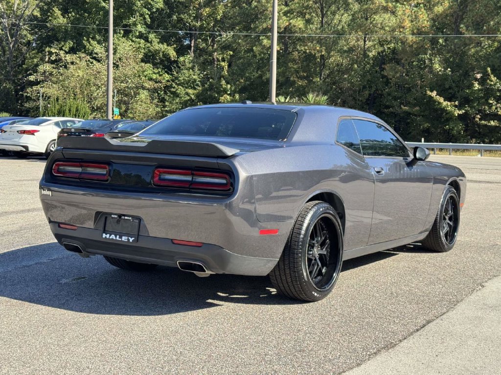 Used 2016 Dodge Challenger SXT RWD image 21