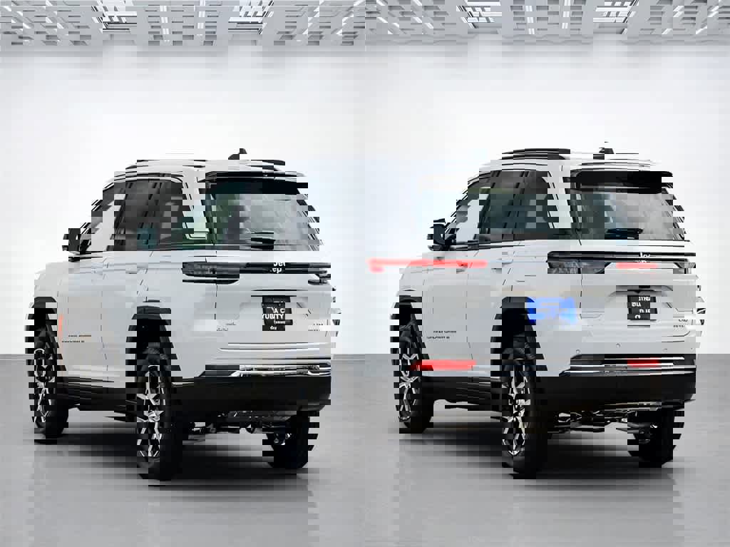 New 2025 Jeep Grand Cherokee Limited w/ Luxury Tech Group II image 3