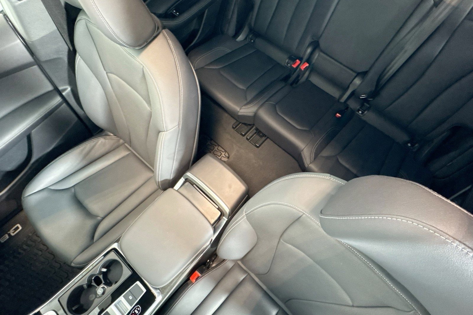 Used 2024 Audi Q8 Premium Plus w/ Premium Plus Package image 19