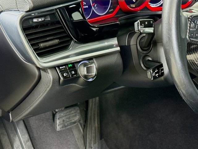 Used 2018 Porsche Panamera 4 image 10