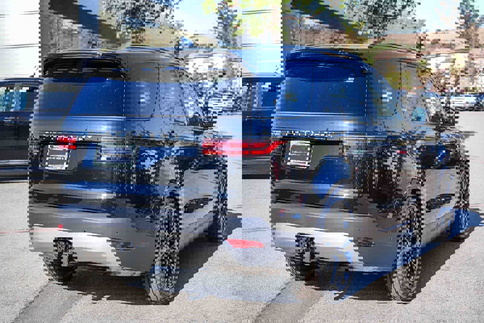 New 2026 Land Rover Discovery S image 8