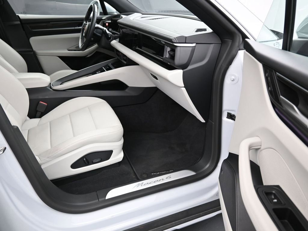 Certified 2024 Porsche Macan 4 Electric image 27
